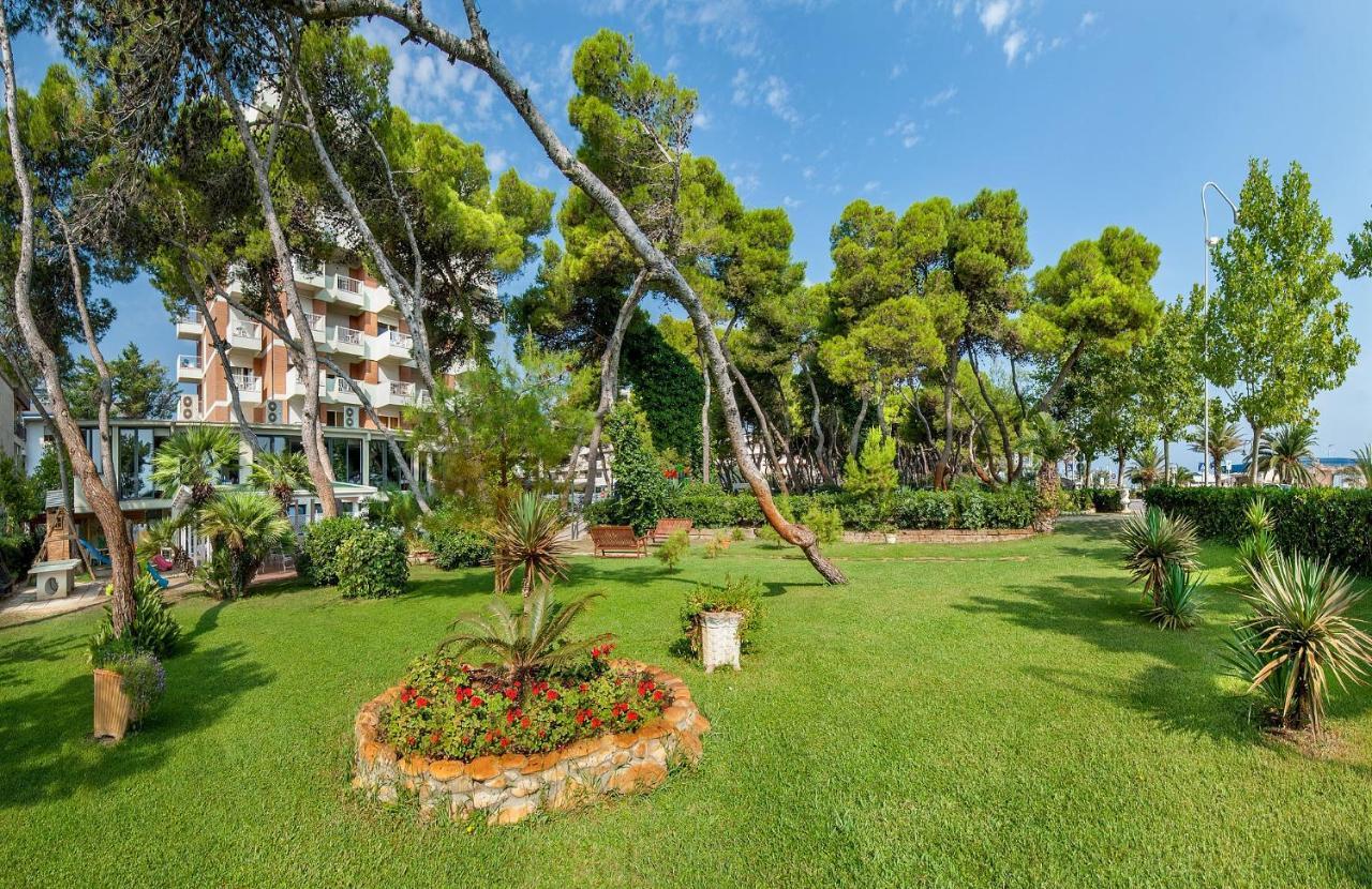Hotel Atlantic Giulianova Buitenkant foto