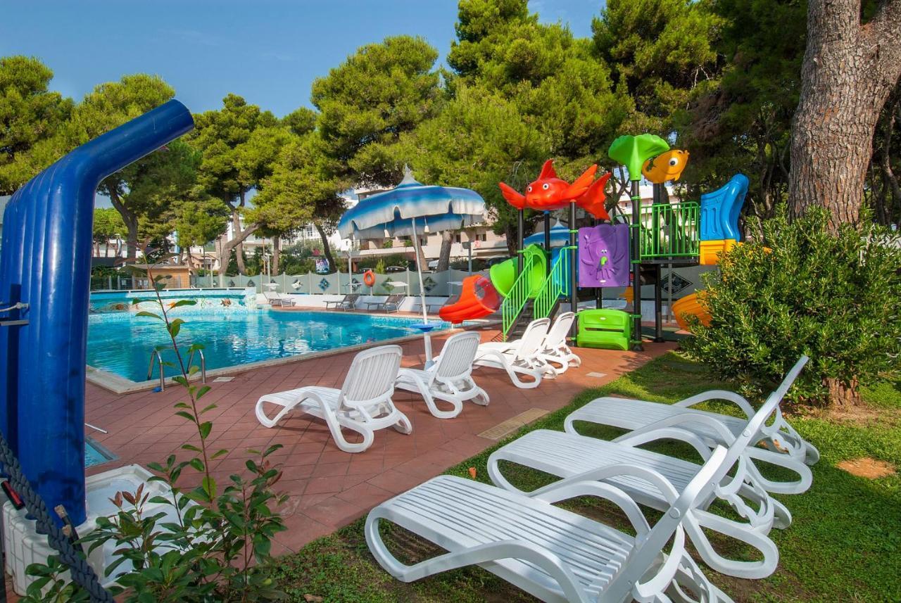 Hotel Atlantic Giulianova Buitenkant foto