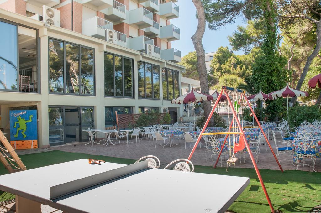 Hotel Atlantic Giulianova Buitenkant foto